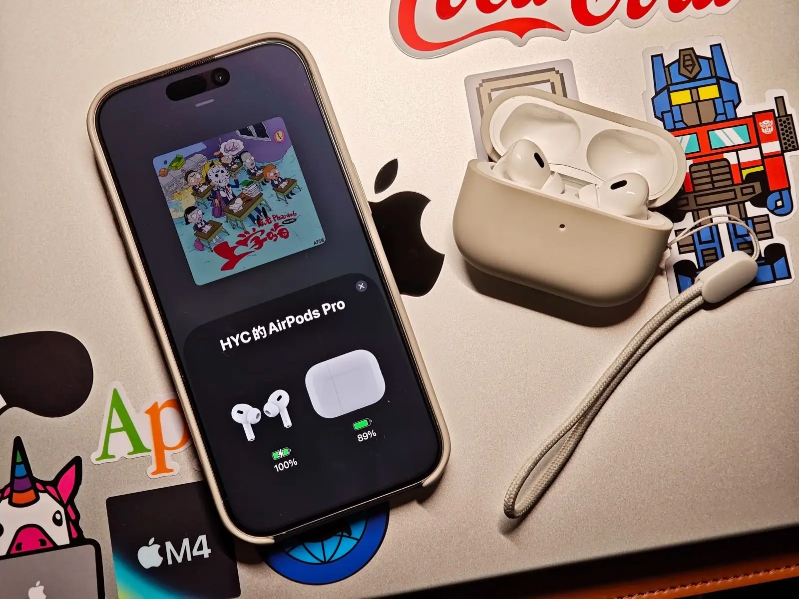 iPhone 与 AirPods Pro